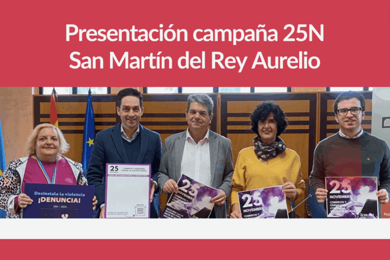 Imagen de la presentación de la campaña “Comercio y Ciudadanía contra la Violencia Digital” en el Ayuntamiento de San Martín del Rey Aurelio, con representantes municipales y de la Unión de Comerciantes mostrando los materiales de sensibilización del 25N.