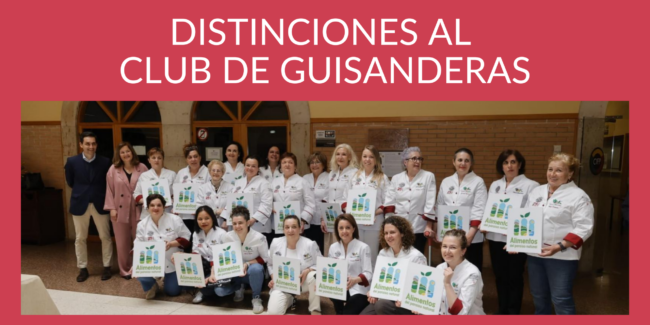 Foto de grupo del acto de entrega de distinciones al Club de Guisanderas celebrado en la Escuela de Hostelería de Gijón